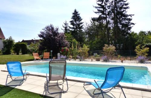 Target House | Gîte charmant avec piscine, 2 chambres, proche randonnées et loisirs à Target - FR-1-489-273