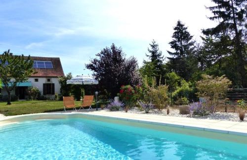 Target House | Gîte charmant avec piscine, 2 chambres, proche randonnées et loisirs à Target - FR-1-489-273