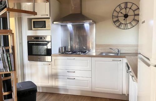 Saint-Andre-dʼApchon House | Gîte charmeur avec piscine, Wi-Fi & animaux admis - FR-1-496-143