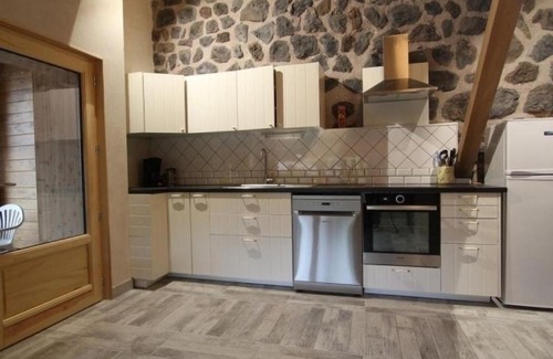 Solignac-sur-Loire House | Gîte confortable près de la Cascade de la Beaume avec terrasses et parking privatif - FR-1-582-30