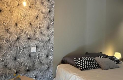 Ebreuil House | Gîte Contemporain au Cœur du Village avec Jardin et Climatisation - FR-1-489-551