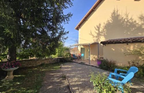 Cherveix-Cubas House | Gîte cosy 4 pers., terrasse, proche activités nature, WiFi, parking à Cherveix-Cubas - FR-1-616-392