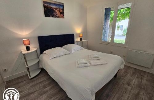 Saint-Michel-en-l'Herm House | Gîte cosy 2 pers. près des plages et du Marais Poitevin, avec terrasse couverte - tout inclus - FR-1-426-550