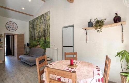 Saint-Julien-Molin-Molette House | Gîte de charme 18ème avec spa et terrasse, St-Julien-Molin-Molette - FR-1-496-335