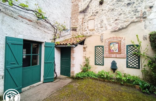 Saint-Vincent-Rive-d'Olt House | Gîte de la Place de l'Eglise