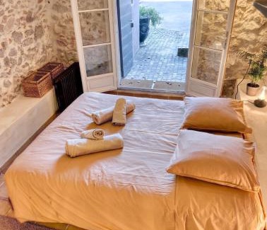 Auriol Apartment | Gîte dans Bastide Provençale, Piscine & Sauna