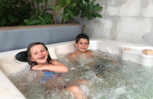 Saint-Exupery-les-Roches Bed & Breakfast | Gîte de 15 places en chambre de 2, 4, 5 personnes