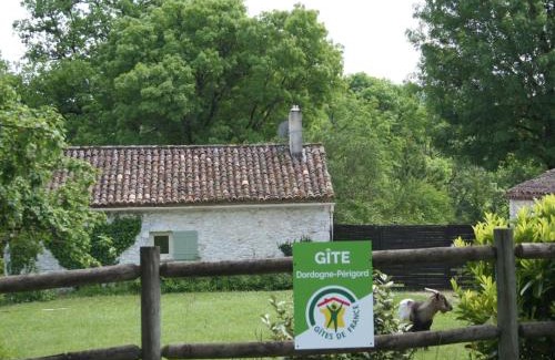 Saint-Capraise-d'Eymet Apartment | Gîte de charme en Périgord avec piscine, jardin, wifi et équipements complets - FR-1-616-321