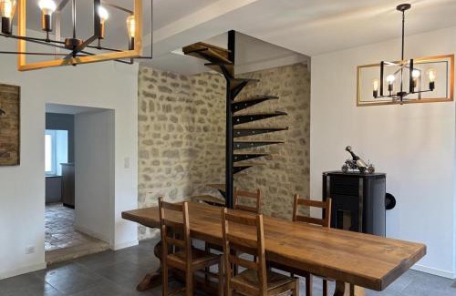 Souvigny House | Gîte de Charme à Souvigny, Jardin Privatif, Animaux Bienvenus - FR-1-489-581