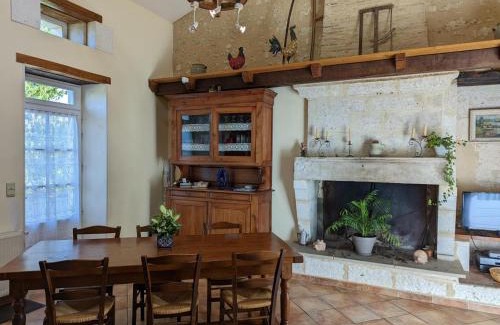 Bellon House | Gîte de charme avec jardin, proche d'Aubeterre-sur-Dronne, pour 6 pers., cheminée, WIFI, équipements bébé - FR-1-653-116