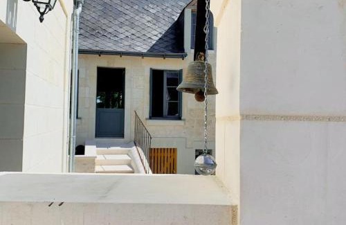 Benais House | Gîte de charme avec jardin au cœur des châteaux, WiFi, parking inclus - FR-1-381-543