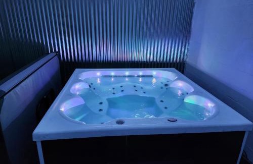 Savonnieres House | Gîte de Charme proche Loire à Vélo avec Jacuzzi Privatif
