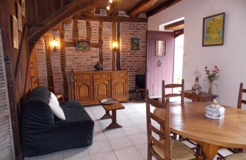 Neuvy Apartment | Gîte de charme rural avec terrasse, jardin privé, chevaux à proximité et équipements modernes - FR-1-489-213