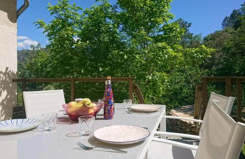 Saint-Fortunat-sur-Eyrieux House | Gîte de charme en Ardèche : vue panoramique, plage privée