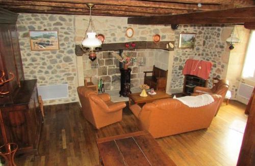 Rilhac-Xaintrie Apartment | Gîte de France à Rilhac Xaintrie 2 épis - Gîte de France 4 personnes MAE-9914