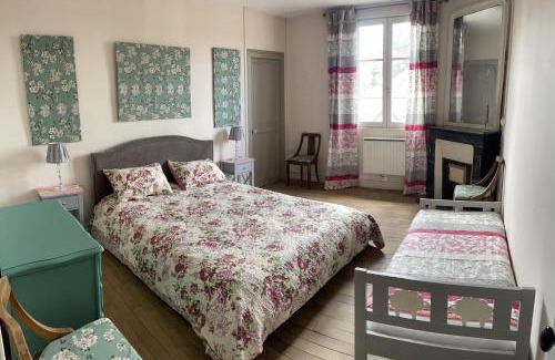 Le-Petit-Pressigny House | Gîte de l’ancienne Mairie