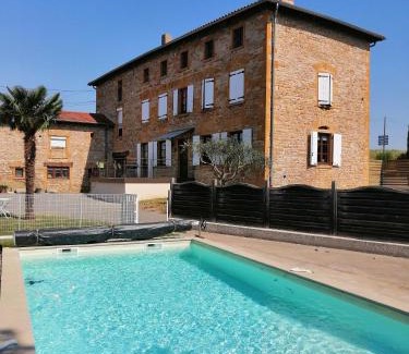 Saint-Germain-Nuelles House | Gîte des Pierres Dorées