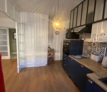 Bourg-Saint-Andeol Apartment | Gîte en RDC 72m2 - 2 chbres - Box Vélos - Parking