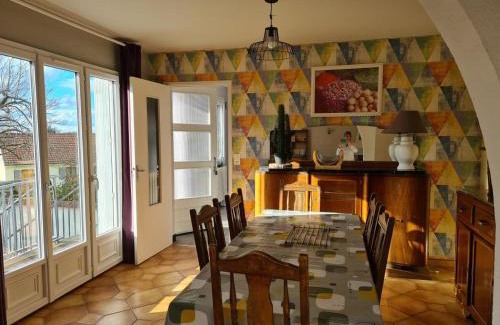 Creuzier-le-Neuf House | Gîte familial avec piscine partagée, cheminée et jardin clos près de Vichy - FR-1-489-76