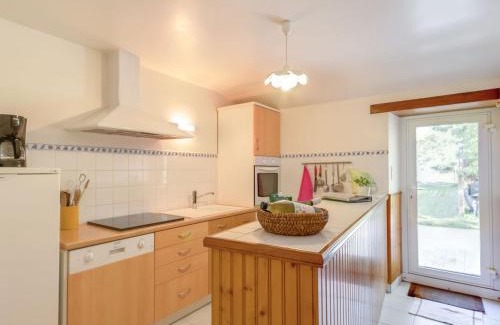 Herbignac House | Gîte familial dans le Parc de Brière - Jardin arboré, terrasse, activités ludiques, Wifi inclus - FR-1-306-1101