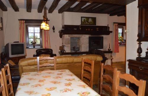 Arthon House | Gîte familial près de Châteauroux avec jardin, aire de jeux et location de salle, idéal pour 8 pers. - FR-1-591-12