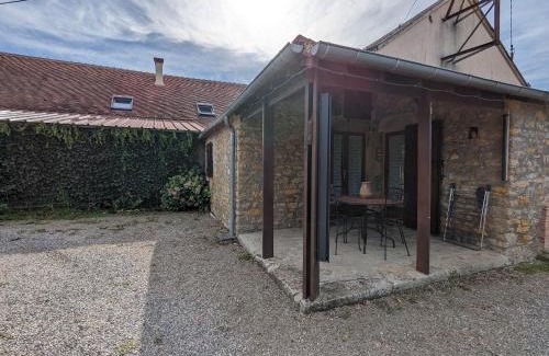 Nohant-Vic House | Gîte familial près de Nohant avec jardin, cheminée, garage et WIFI gratuit - FR-1-591-94