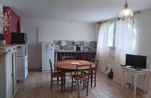 Saint-Julien-de-Cassagnas Apartment | Gîte Gard 4-5 personnes Piscine et rivière
