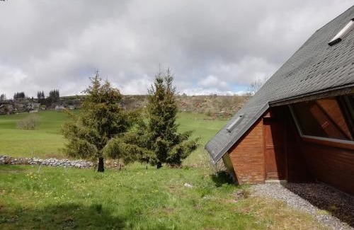 Besse-en-Chandesse Ski Chalet | Gîte Granit des Fraux