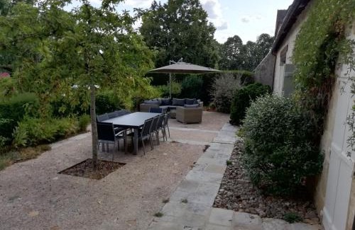 Bruere-Allichamps House | Gîte haut de gamme près de l'Abbaye de Noirlac - Séjour tout confort avec jardin et terrasses - FR-1-586-13