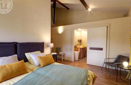 Sainte-Croix-en-Jarez House | Gîte historique au cœur du Parc du Pilat – 14 pers, 3 ch, 3 sdb, wifi, jardin, animaux acceptés - FR-1-496-136