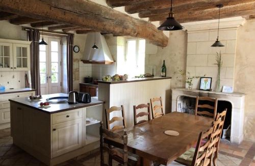 Ligre House | Gîte historique avec piscine privée, proche de Chinon - FR-1-381-530