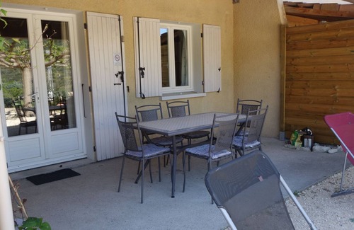 Saint-Maurice-d'Ibie Cottage | Gîte Julie exposé au couchant terrasse ombragée