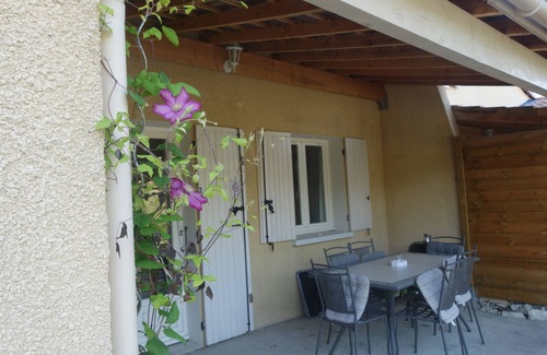 Saint-Maurice-d'Ibie Cottage | Gîte Julie exposé au couchant terrasse ombragée