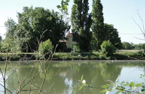 Saint-Jean-de-Liversay House | Gîte La Garauderie