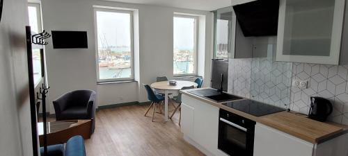 Saint-Vaast-la-Hougue Apartment | Gîte la rose des vents N 1