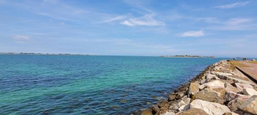 Saint-Vaast-la-Hougue Apartment | Gîte la rose des vents N 1