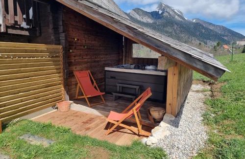 Saint-Pierre-de-Chartreuse House | gîte Le Maz'eau avec jacuzzi