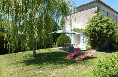 Frontenay-Rohan-Rohan House | Gîte Le Logis de Faugerit In the Marais Poitevin, quiet, flowery, green site