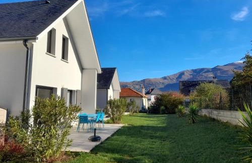 Argeles Gazost House | Gîte les lys Fleurs des Pyrénées