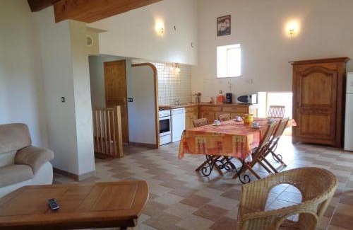 Chuyer House | Gîte Lumineux avec Terrain Privatif et Terrasse - Idéal pour Activités de Plein Air ! - FR-1-496-145