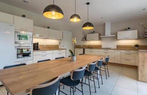 Gy House | Gîte moderne et lumineux à Gy avec grand salon, jardin et jeux pour enfants - FR-1-583-457