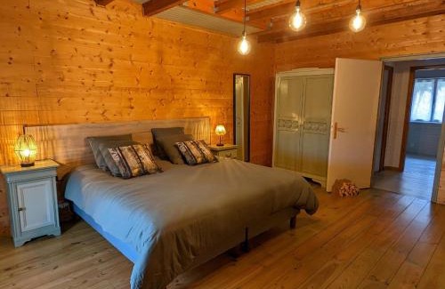 Saint-Bresson House | Gîte paisible dans une ancienne ferme avec WIFI et parking à Saint-Bresson - FR-1-583-440