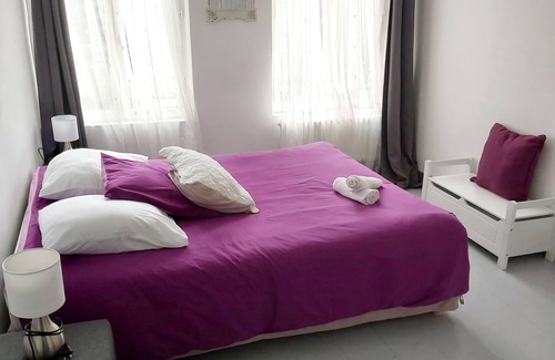 Chateau-Thierry Bed & Breakfast | Gîte Pierre Précieuse
