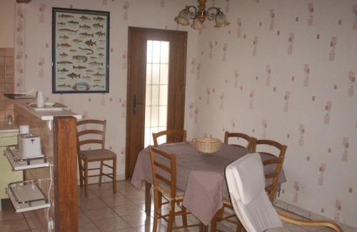 Saint-Germain-de-Salles House | Gîte proche de la Sioule avec jardin et terrasse - FR-1-489-96