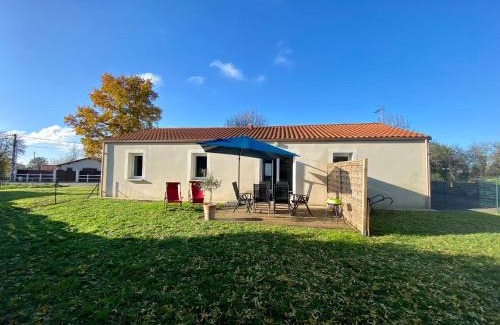 Clisson House | Gîte rénové au cœur du Vignoble Nantais, proche Hellfest, terrasse, jardin clos, parking, vélos à dispo - FR-1-306-1230