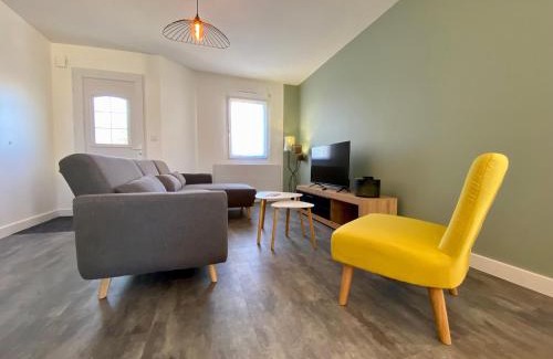Clisson House | Gîte rénové au cœur du Vignoble Nantais, proche Hellfest, terrasse, jardin clos, parking, vélos à dispo - FR-1-306-1230