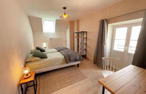 Courcay House | Gîte rénové avec billard, baby-foot, jardin clos, recharge VE, proche châteaux de la Loire - FR-1-381-575