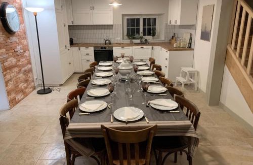 Siaugues-Sainte-Marie House | Gîte rénové campagne chic, 6 chambres pour 13 pers., jardin, terrasse, Haute-Loire - FR-1-582-527