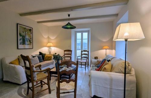 Siaugues-Sainte-Marie House | Gîte rénové campagne chic, 6 chambres pour 13 pers., jardin, terrasse, Haute-Loire - FR-1-582-527