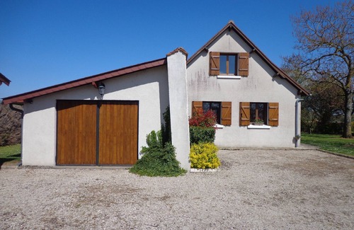 Cheverny House | Gîte rural "Le Noyer Rondin" in Cheverny (sleeps 12), ideal for families.